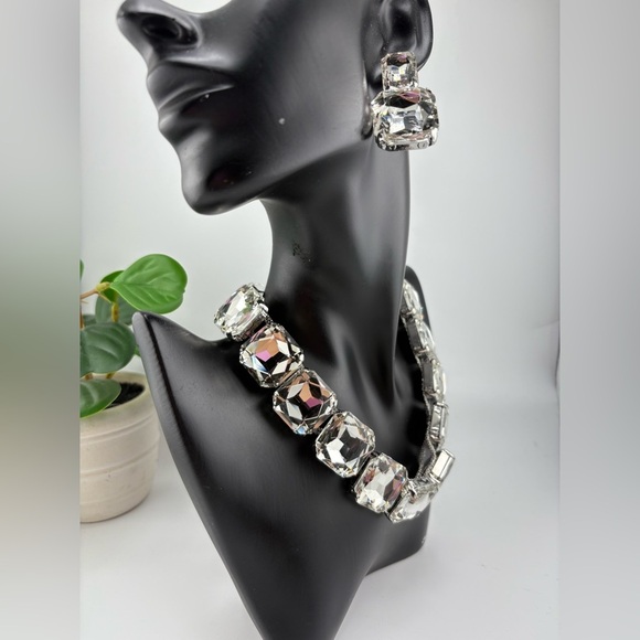 Statement Crystal Necklace & Earrings Set - Picture 11 of 11